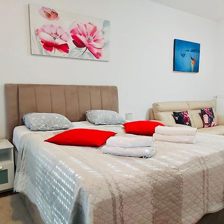 Nova Galerija West App Mary - Parking In Garage Apartment Zagreb Bagian luar foto